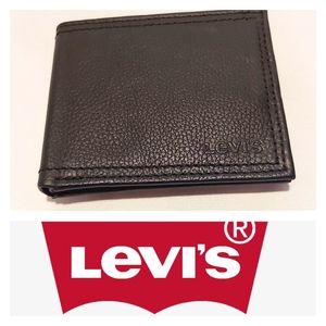 LEVIS LEATHER WALLET NWT